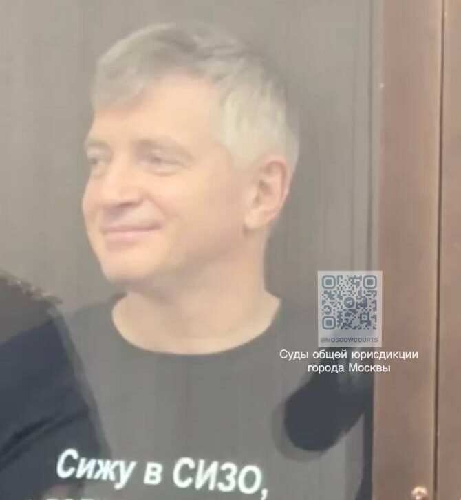 dolzhen voevat pod kurskom foto e1734460600302 Улыбался в камере и просился на СВО: появилось видео из суда над экс-министром культуры Москвы, арестованным за взятки