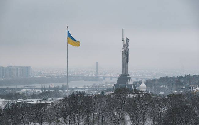 kiev i flag В сети появилось видео огромных очередей на транспорт в Киеве из-за тревоги, когда сбивали беспилотник