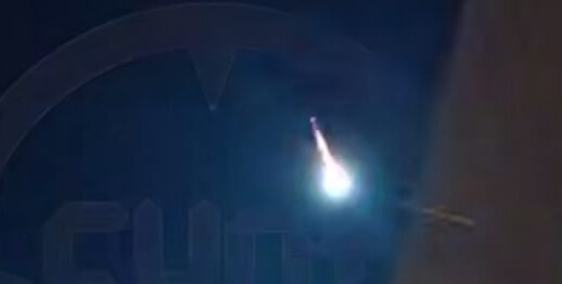 meteorit v yakutii foto lampochka budto by e1733269210688 На Россию вчера вечером упал необычайно яркий метеорит: испугались все, кроме жителей Якутии