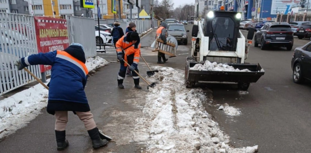 screenshot 2024 12 12t090121.834 В Саранске коммунальщики борются со снегом