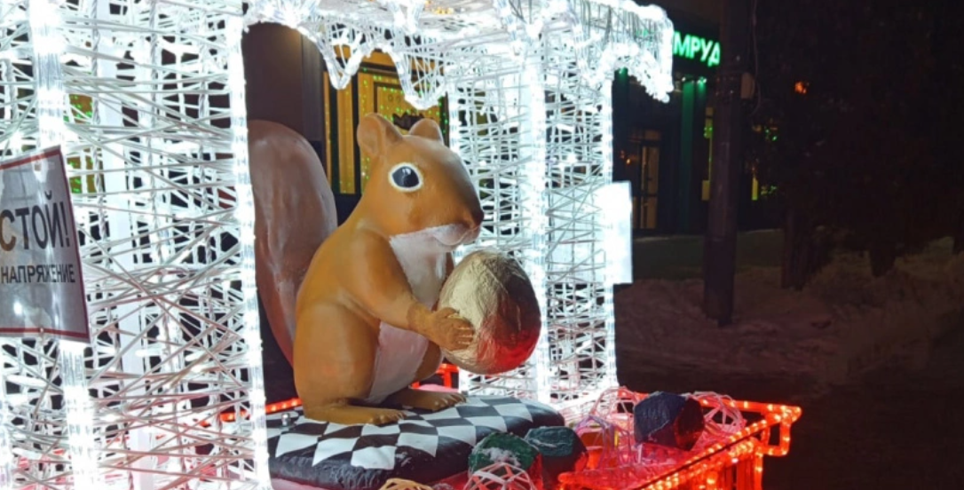 screenshot 2024 12 30t121547.977 В Саранске на Советскую площадь вернули разбитую вандалами белку с орешком