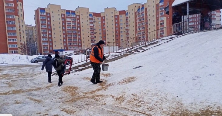 screenshot 82 В Саранске опасные горки засыпали песком