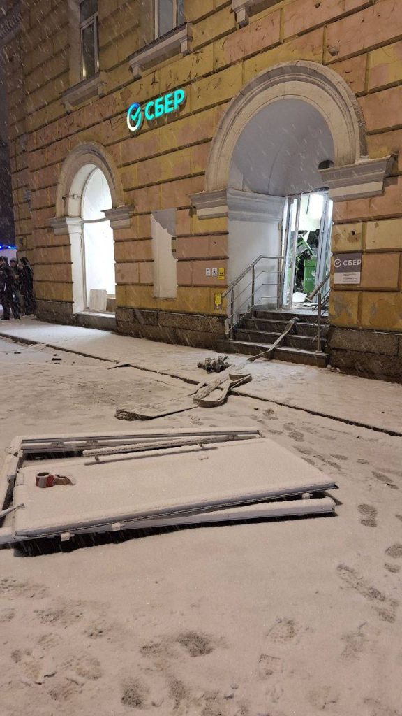 В сети появились видео взрыва Сбербанка в Петербурге: это сделала пенсионерка!