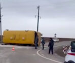shkolnyy avtobus e1737647220665 СМИ сообщили, сколько детей погибло в трагическом ДТП со школьным автобусом под Волгоградом