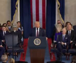 tramp prines prisyagu foto e1737396131769 Дональд Трамп рассказал, что с Путиным о поставках вооружений на Украину они не говорили