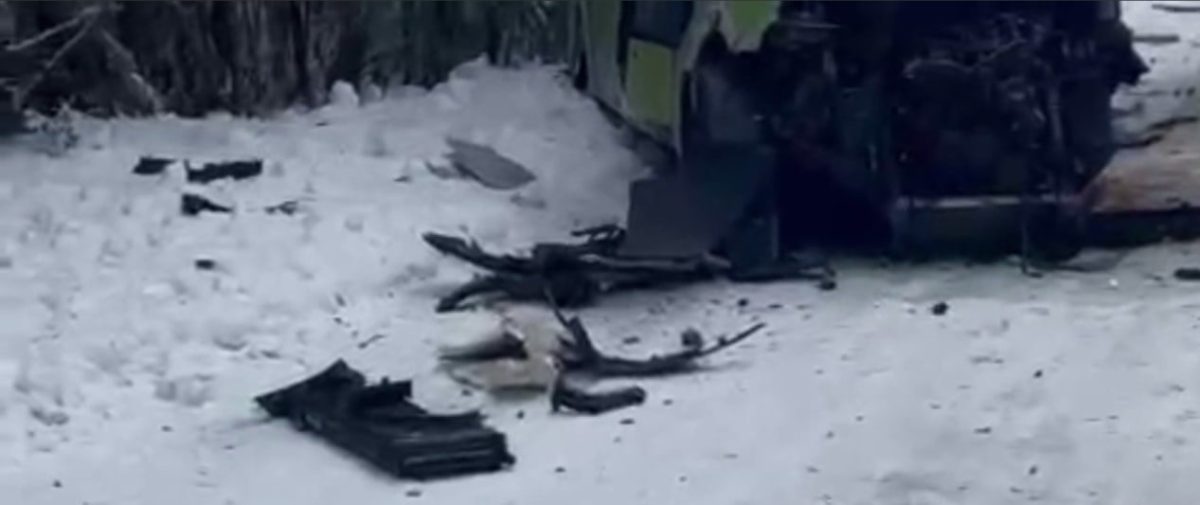 «Автобус всмятку, кошмар»: в сети появилось видео последствий смертельного ДТП в Ленобласти, в котором погиб водитель автобуса, а две пассажирки еле выжили