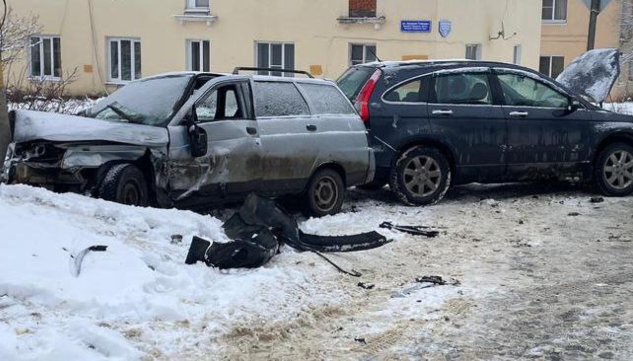khonda ne propustila odinnadtsatuyu i ustroila dtp v saranske В Мордовии 55-летняя женщина с 24-летним водительским стажем протаранила ВАЗ