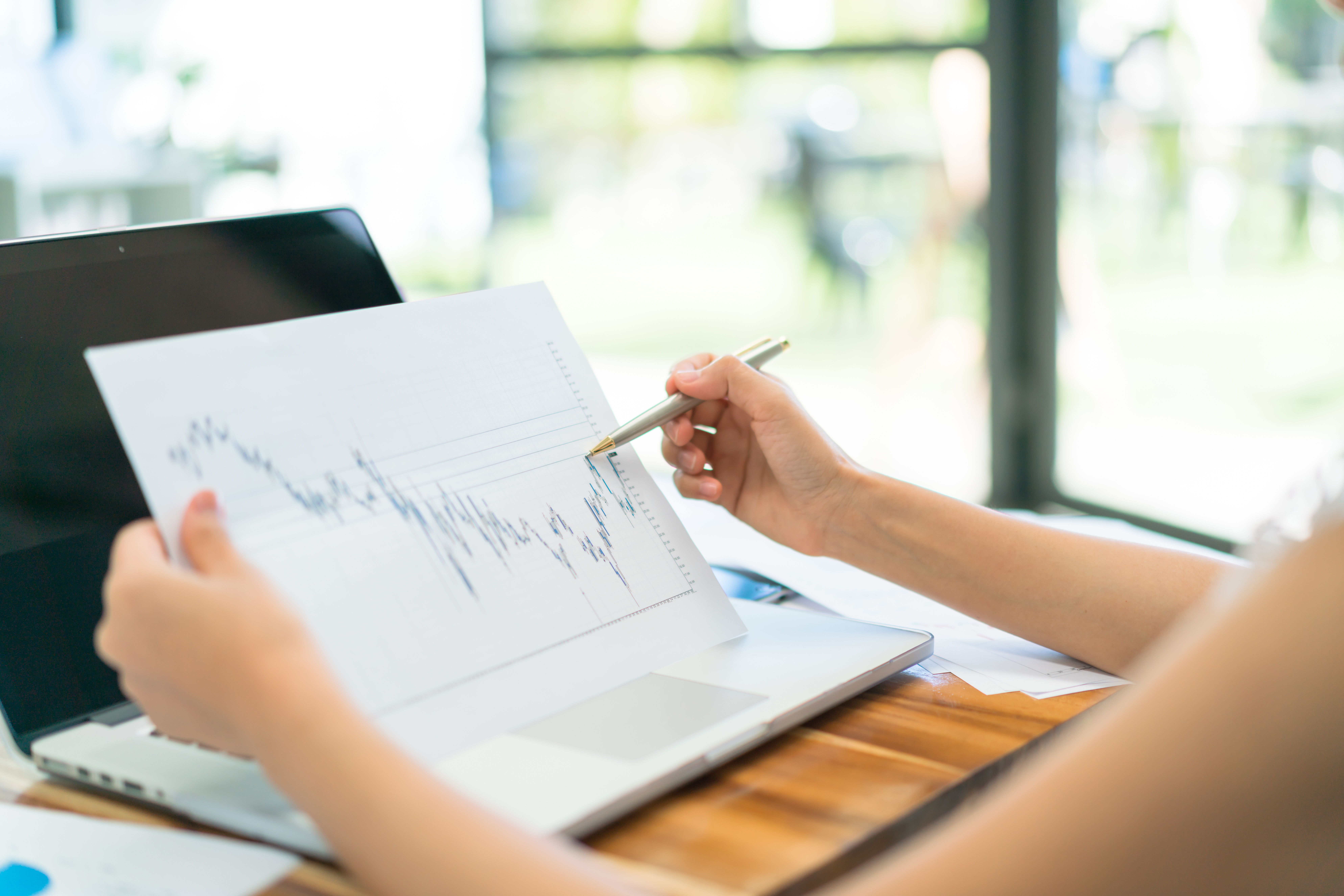paperwork tablet wellbeing adult working В Мордовии инфляция за декабрь оказалась ниже показателей ПФО и России