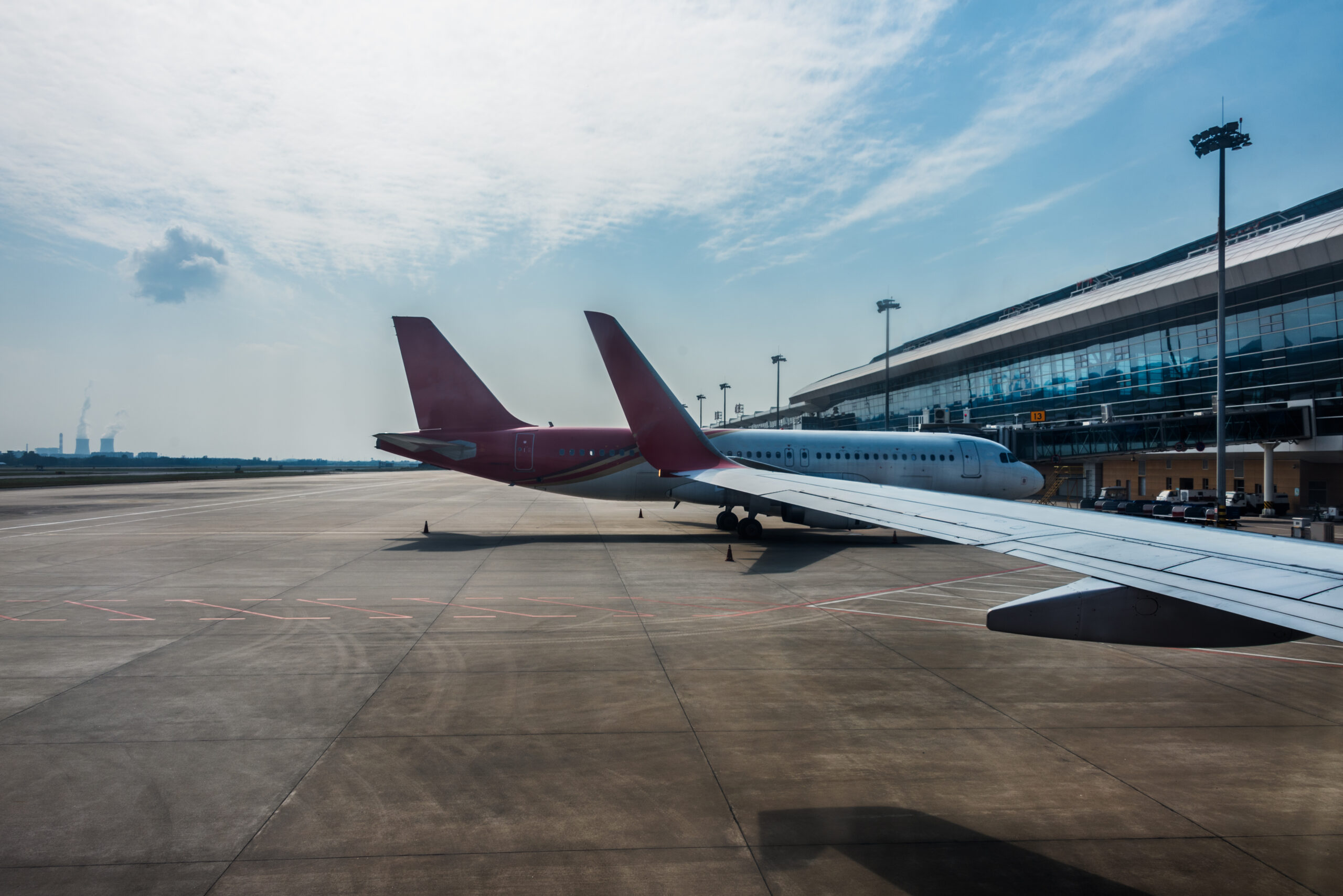planes runway modern airport scaled Открывается новое прямое авиасообщение "Саранск – Екатеринбург"