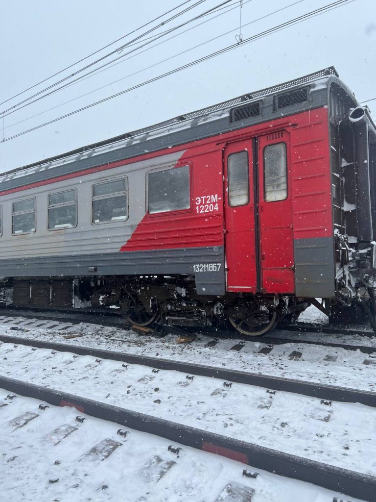 Стали известны детали серьезной аварии с участием пригородной электрички в Ленинградской области