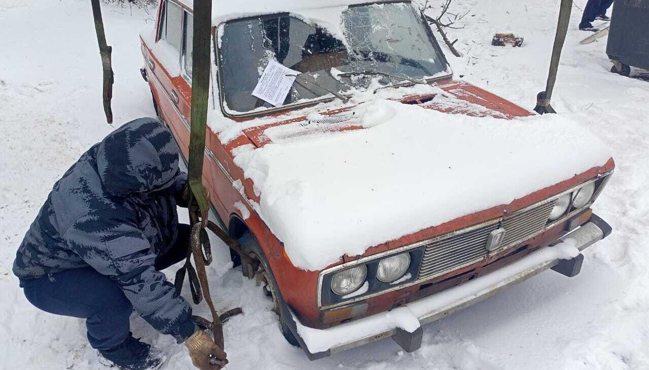v saranske evakuirovali broshennye zhiguli В Саранске эвакуировали машину, мешающую чистить снег