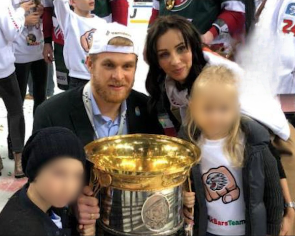 hokkeist malyhin 7-летняя дочь хоккеиста Малыхина попала в больницу, узнав о смерти отца