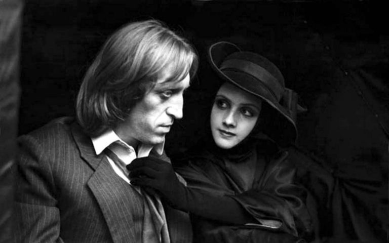 kadr gospodin oformitel 1988 02 Топ-5 советских фильмов ужасов, которые до сих пор заставляют мурашки бегать по коже