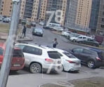 kurera sbili e1743021273939 Видео, как джип сбивает курьера на электровелосипеде, потрясло весь Петербург