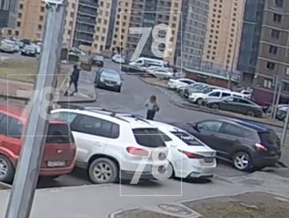 kurera sbili e1743021273939 Видео, как джип сбивает курьера на электровелосипеде, потрясло весь Петербург