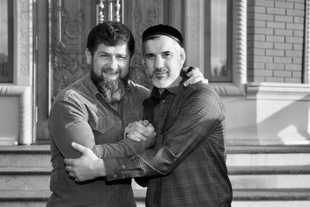 saytiev i kadyrov «Ушел великий сын чеченского народа»: Рамзан Кадыров шокирован гибелью в Москве борца Буйвасара Сайтиева  