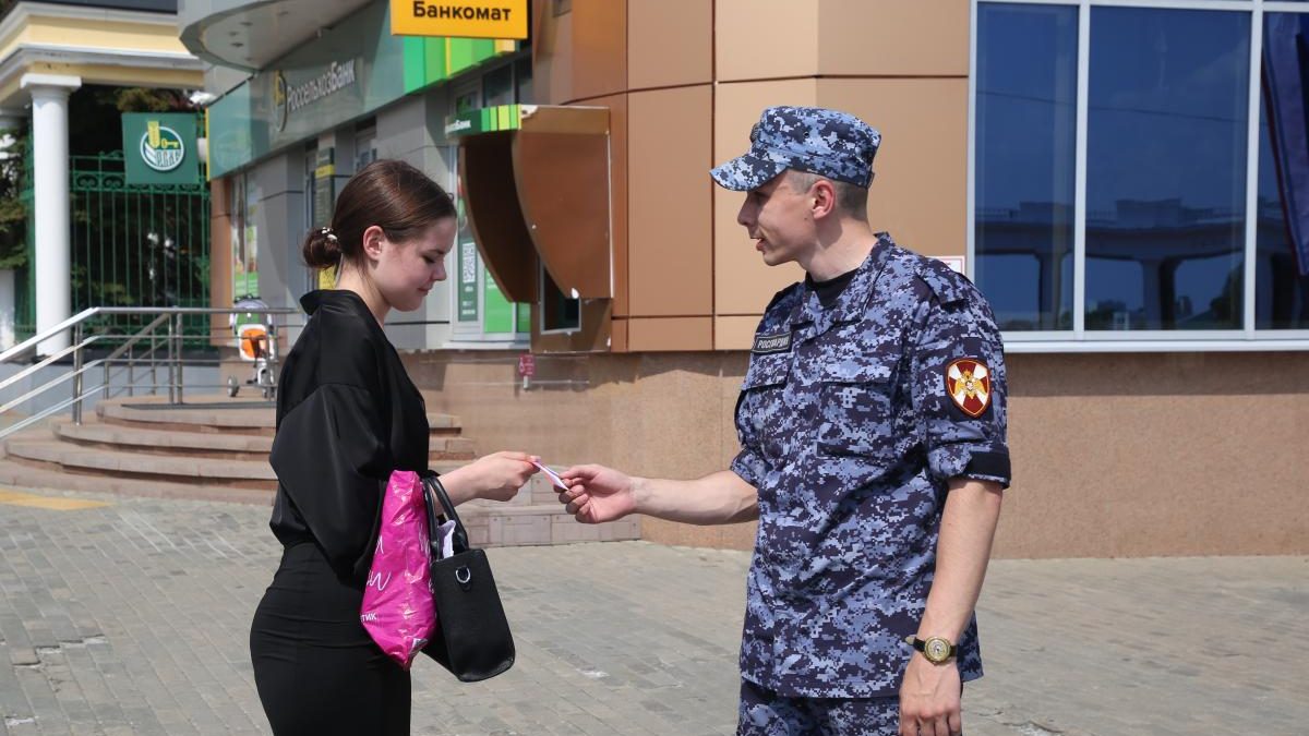 В Мордовии в честь Дня государственного флага сотрудники Росгвардии присоединились к общероссийским акциям «Флаг моего государства» и «Российский триколор».
