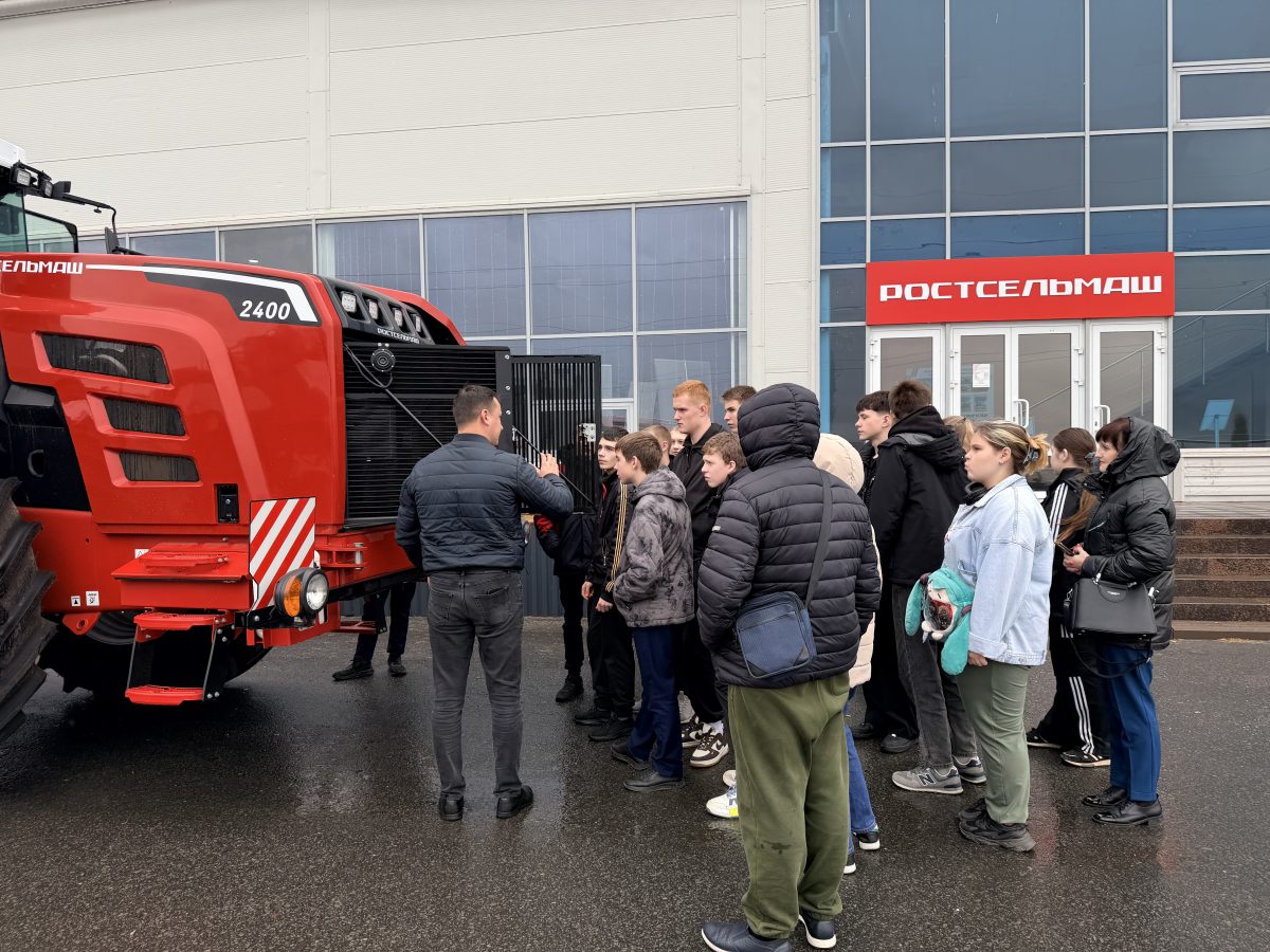 В дилерском центре Ростсельмаш Республики Мордовия активно реализуется программа карьерного сопровождения молодежи 2 В дилерском центре Ростсельмаш Республики Мордовия активно реализуется программа карьерного сопровождения молодежи Фото: Пресс-служба Ростсельмаш