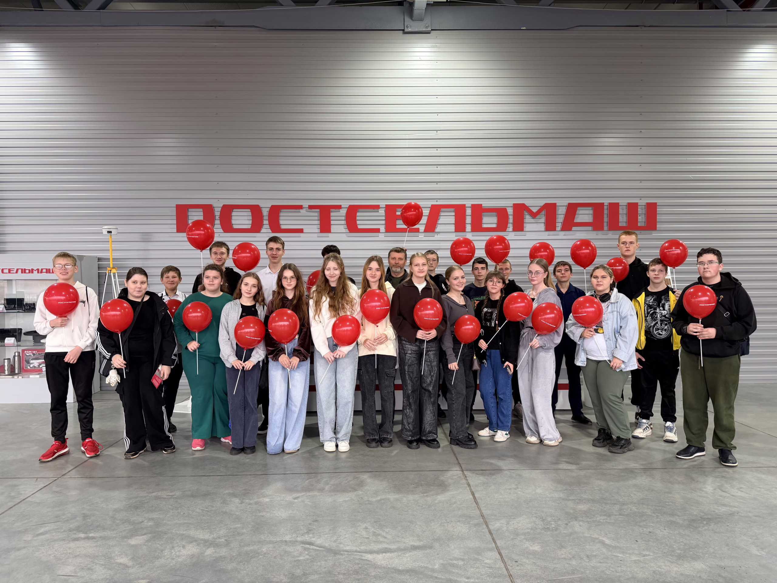 В дилерском центре Ростсельмаш Республики Мордовия активно реализуется программа карьерного сопровождения молодежи 4 В дилерском центре Ростсельмаш Республики Мордовия активно реализуется программа карьерного сопровождения молодежи Фото: Пресс-служба Ростсельмаш