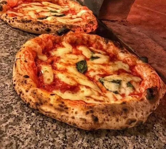 2025 11 17 22.03.28 1 jpg Шеф-повар из Италии учит школьников из Мордовии делать настоящую пиццу