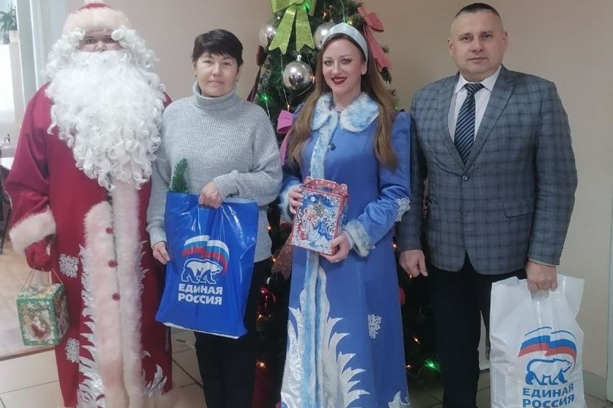 Мордовские «Единороссы» поздравили с праздниками детей участников СВО