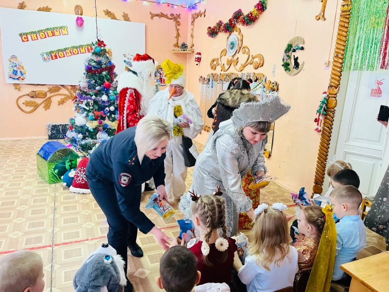 Сотрудники МВД Краснослободского района присоединились к акции «Полицейский Дед Мороз»