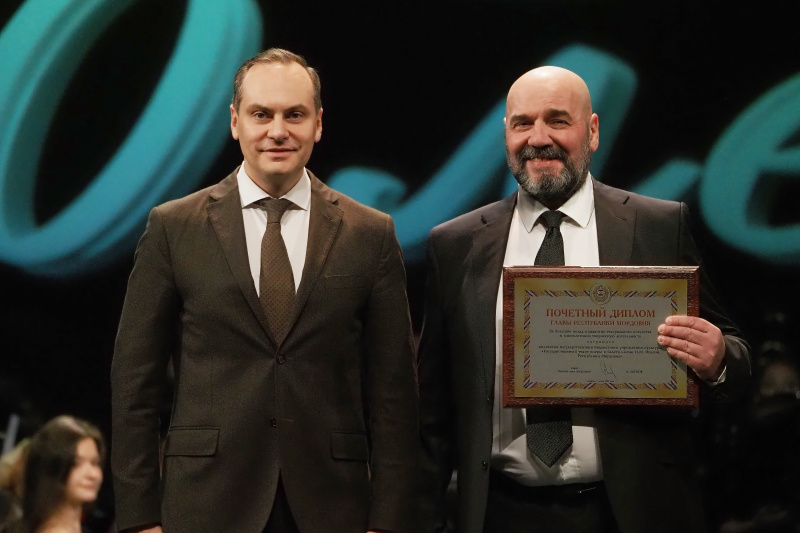 Глава Мордовии поздравил театр оперы и балета с 90-летием