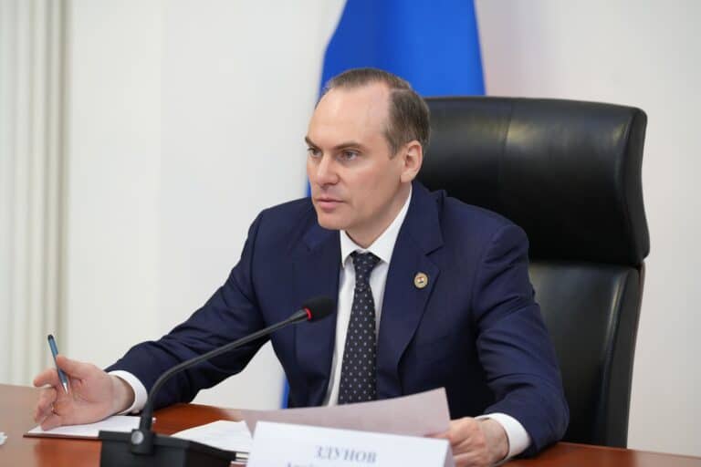 Здунов разнес мэрию Саранска из-за разбитого тротуара у автовокзала