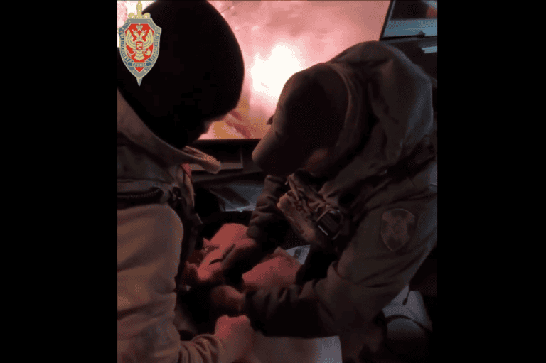 ФСБ опубликовала видео задержания троих жителей Инсарского района