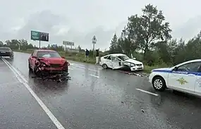 Отбойник отбросил Mazda под встречную машину на трассе в Мордовии